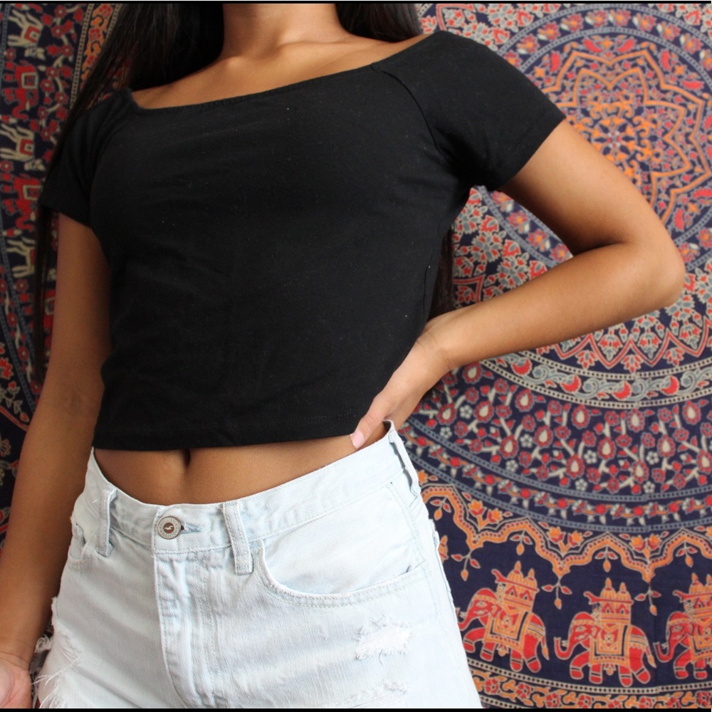 Black crop top